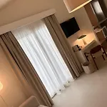 Vireo Πανσιόν 4*