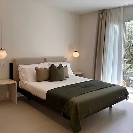 Vireo Πανσιόν 4*